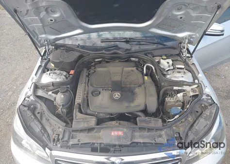 2014 Mercedes-Benz E 350 4Matic z USA, uszkodzony, nr VIN WDDHF8JB5EA794095